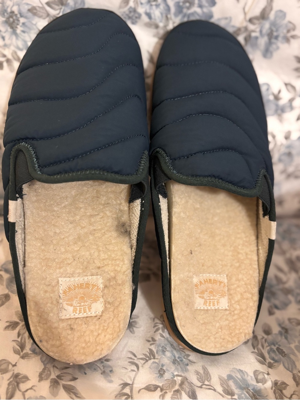 Reef Women’s Navy Quilted Slip-On Fleece-Lined Slippers